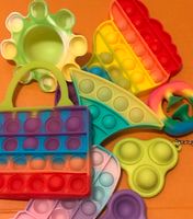 Multipurpose Pop it Toys 7 Stück neu Rainbow Spielzeug Kinder top Düsseldorf - Hafen Vorschau