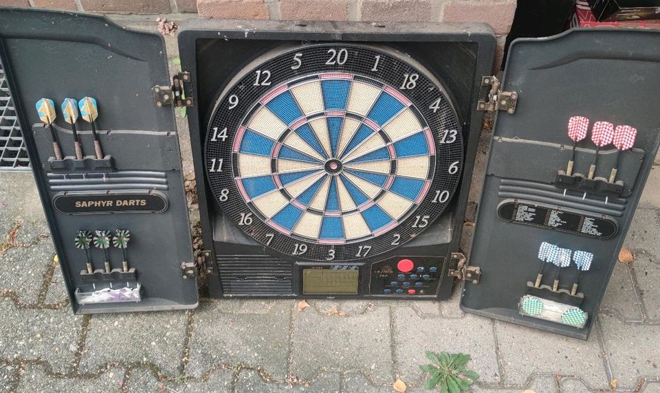 Saphyr Darts Dartscheibe mit Profi Darts, elektronisch in  Nordrhein-Westfalen - Mönchengladbach | Weitere Spielzeug günstig kaufen,  gebraucht oder neu | eBay Kleinanzeigen ist jetzt Kleinanzeigen