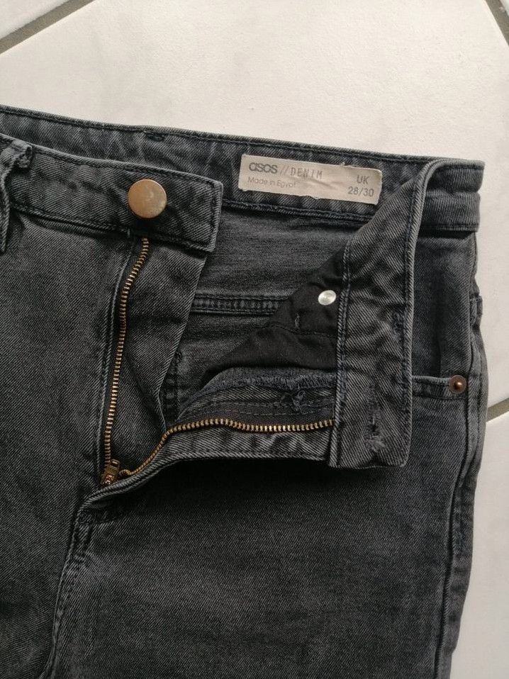 Asos denim Damen Jeanshose 28/30 Gr. S Jeans Karottenschnitt in Durbach