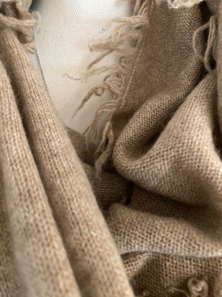 Neuer Zwillingsherz Cashmere Schal mit Fransen Beige/ Sand in Adelheidsdorf