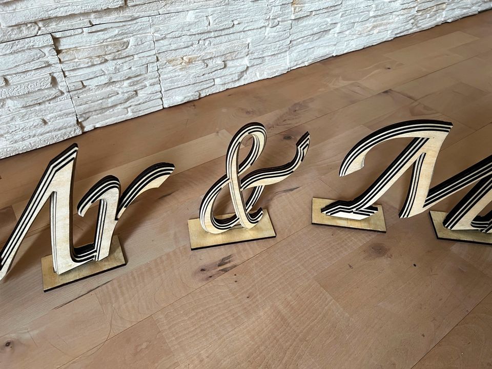 3D-Schriftzug Mr & Mrs aus Holz in XXL in Lagerlechfeld