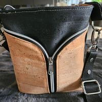 Handmade Handtasche aus Korkstoff, passend für das Nötigste Nordrhein-Westfalen - Hiddenhausen Vorschau