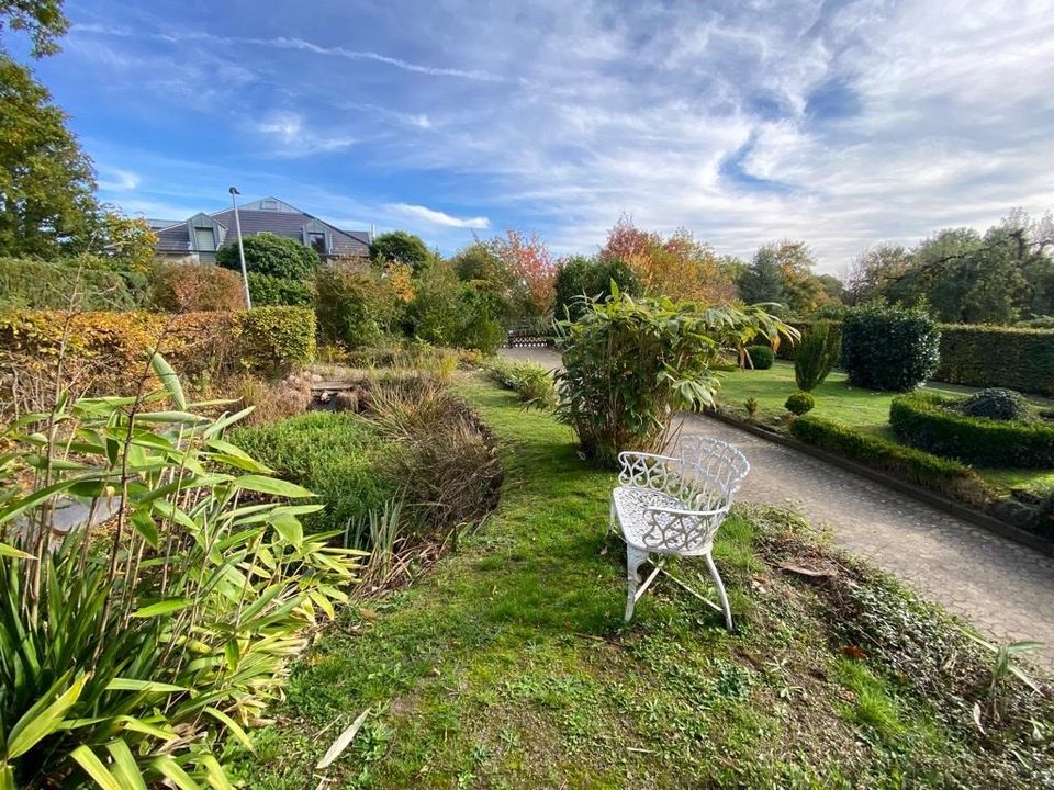 Bungalow mit 3 Einliegerwohnungen, parkähnlichem Garten und vielem mehr! in Bad Fallingbostel