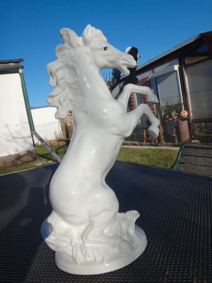 Pferd aus Keramik weiß 40 cm in Wernigerode