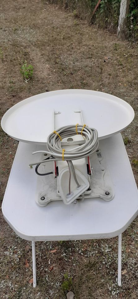 Verkaufe eine Vollautomatische 12V Satellitenantenne-(TWIN-Anlage in Berlin