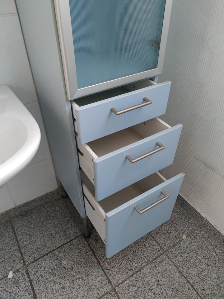 Dreiteiliger Badezimmerschrank, himmelblau/weiß in Rösrath