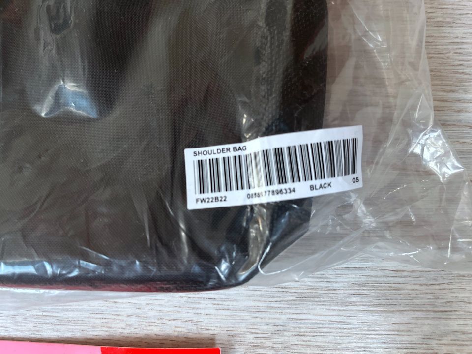 Supreme Shoulder Bag (FW22) Black in Überherrn