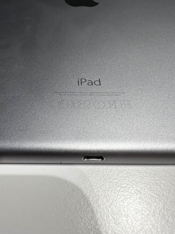 Apple iPad Pro Cellular 12.9 2015 LTE 128 GB Spacegrau/Schwarz A1 in Seevetal