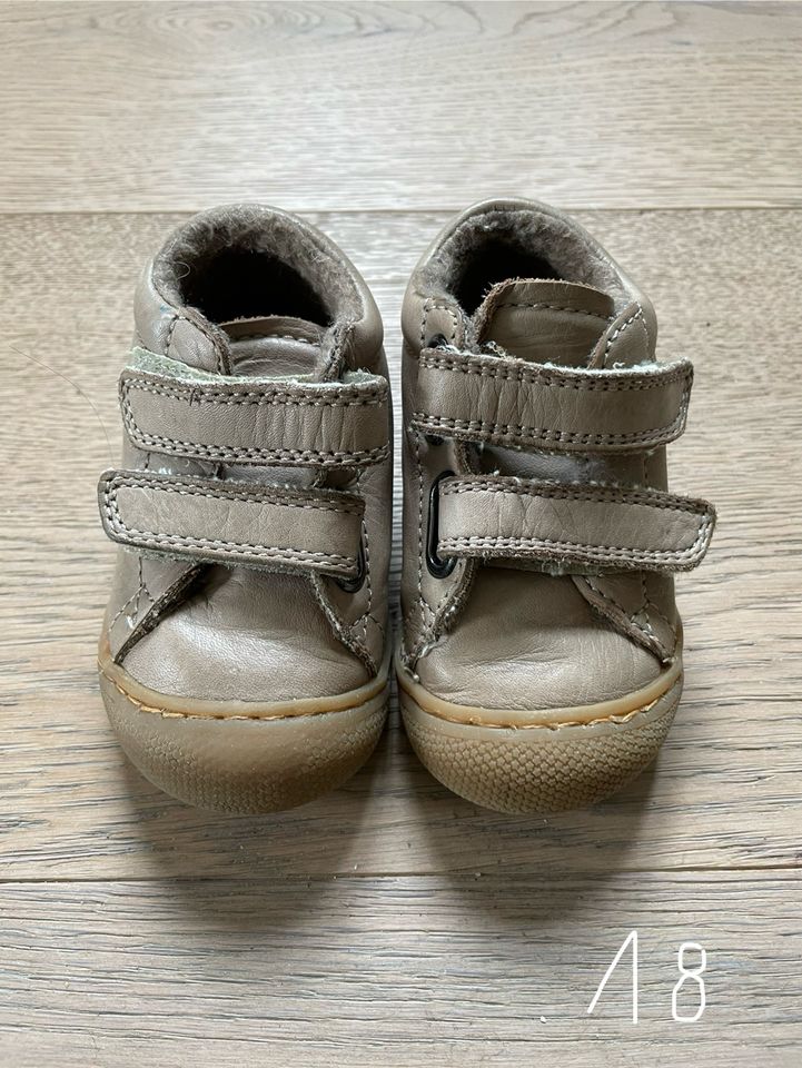 Kinderschuhe Größe 18-27 Adidas Crocs Naturino Zara Badeschuhe in Berlin