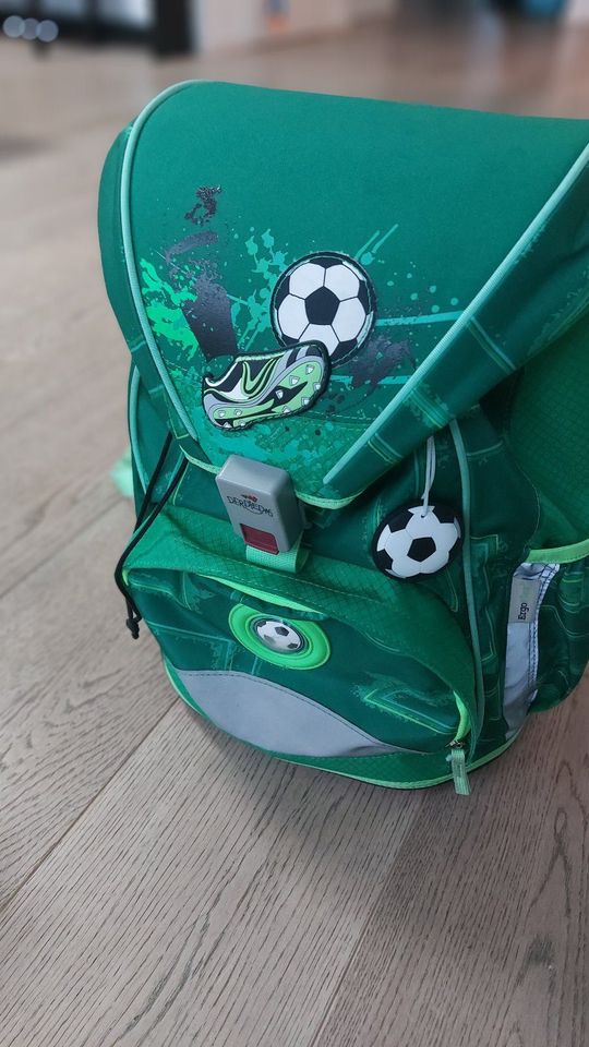 Schulrucksack und Sporttasche ErgoFlex Soccer - grün in Ronnenberg