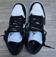 Jordan 1 low schwarz/ weiß Nordrhein-Westfalen - Bottrop Vorschau