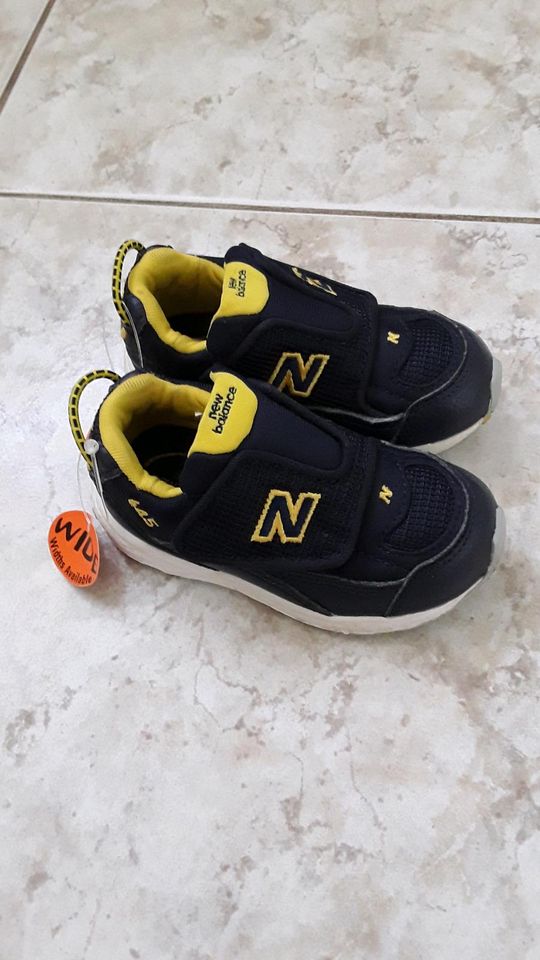 Neu  New Balance Turnschuhe Schuhe Sneaker Gr 22 1/2 Porto 4,50 in Bernau