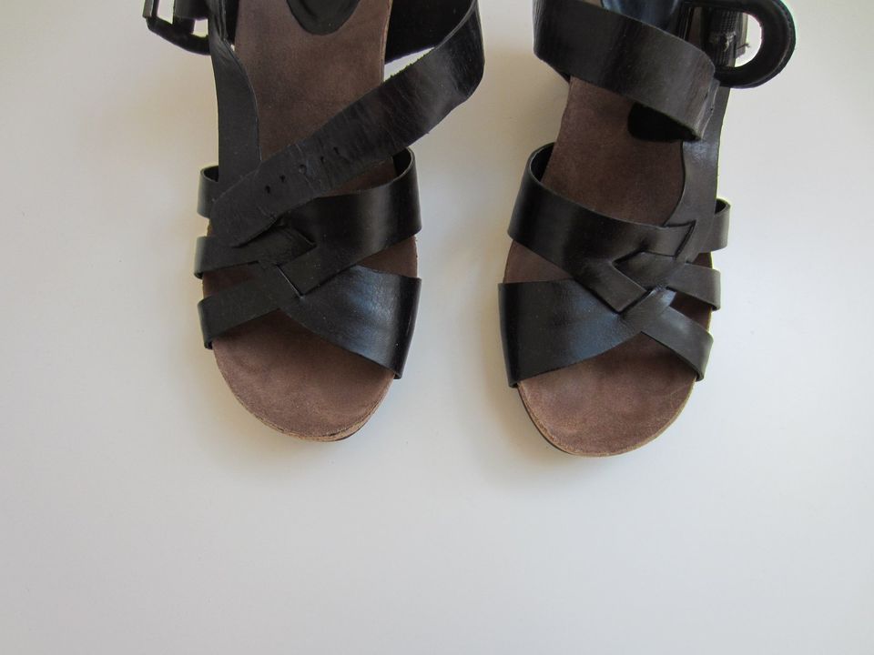 schwarz-braune Clarks-Sandalen mit Keilabsatz (Gr 39) in Hannover