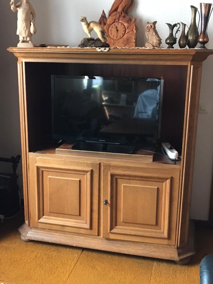 Fernsehschrank Vollholz Eiche Kaffee-Barschrank  antik vintage in Püttlingen