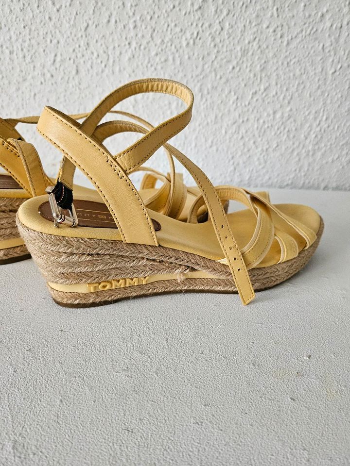 Tommy Hilfiger Sandalen Gr 39 in Bremerhaven