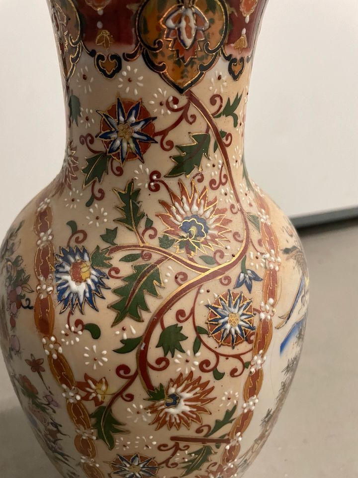 China Vase mit floralem Muster in Hamburg