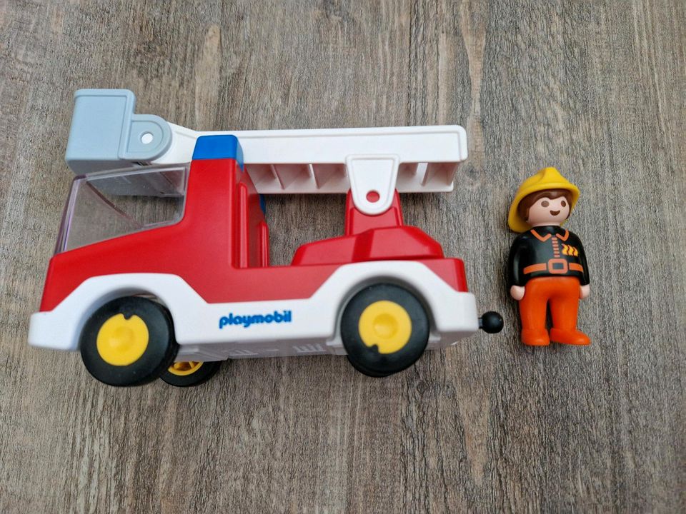 123 Playmobil Feuerwehrmann mit Auto in Krefeld