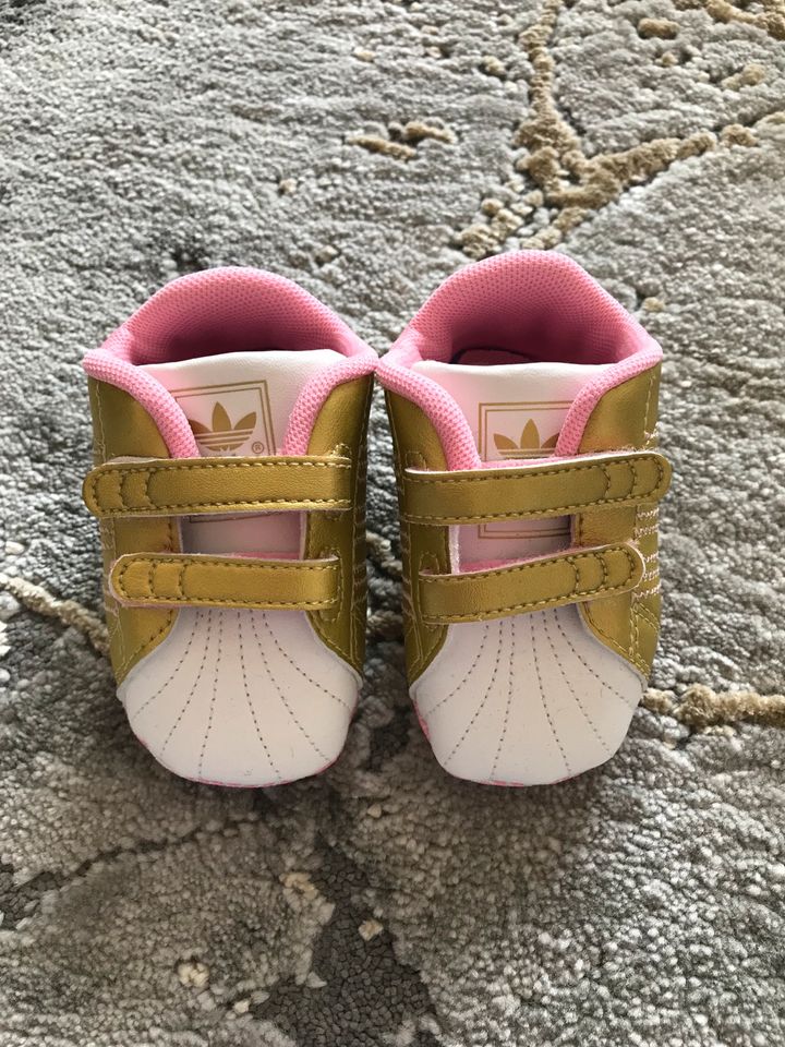 Adidas Baby Body & Schuh Set ✨ in Berlin