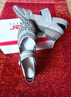 6 Paar neue Damenschuhe 42 41,40,5 40 Pumps Hausschuhe Sandalen Berlin - Lichtenberg Vorschau