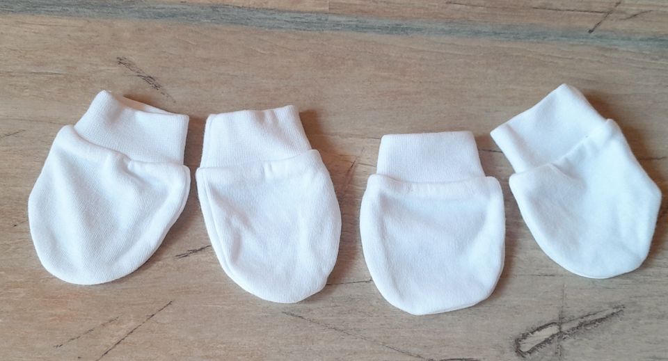 Baby Reborn Mützen + Schuhe + Socken + Fäustlinge Newborn in Drochtersen
