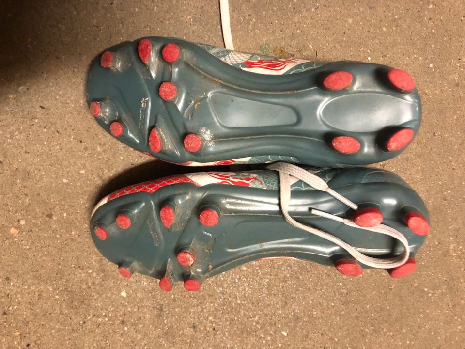 Fußballschuhe Stollen Puma 28 in Buxtehude