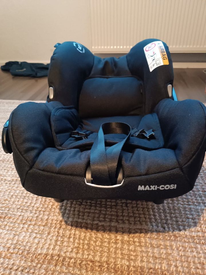 Maxi Cosi Citi babyschale Kindersitz 0+ in Berlin