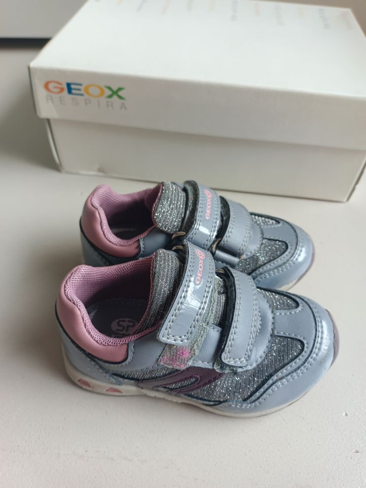 Geox Sneakers Mädchen Gr. 22 grau rosa Top Zustand NP 59 € in Kassel