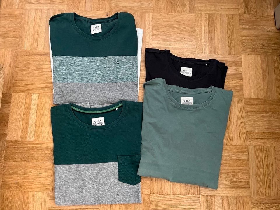 Männer 8 Stück T- Shirt Set Größe S in München