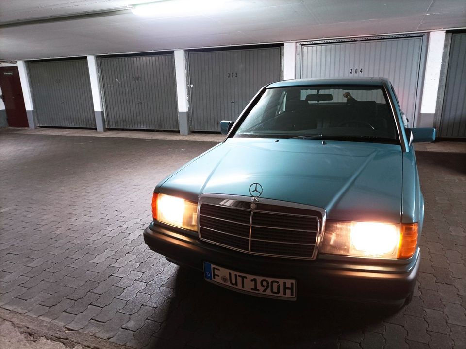 Mercedes-Benz Oldtimer 190 E 2.0 in Frankfurt am Main