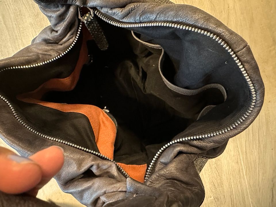 Liebeskind Schlangen Optik Tasche Leder Henkeltasche in Homburg