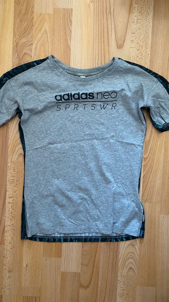 Adidas T-Shirt in Leipzig