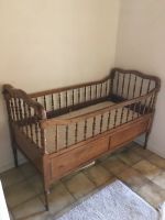 Babybett / Coach ca. 140 x 70 Holz braun gedrechselt Hessen - Ober-Ramstadt Vorschau