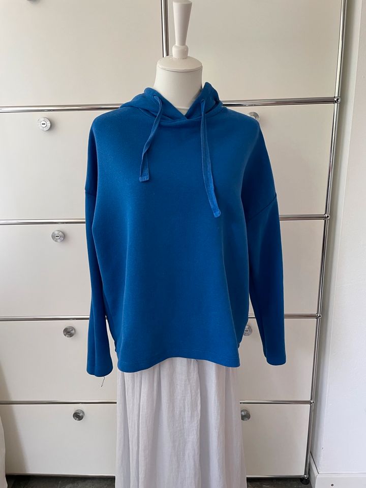 PULL&BEAR Hoodie Sweater royalblau oversized Gr.XS in Hannover