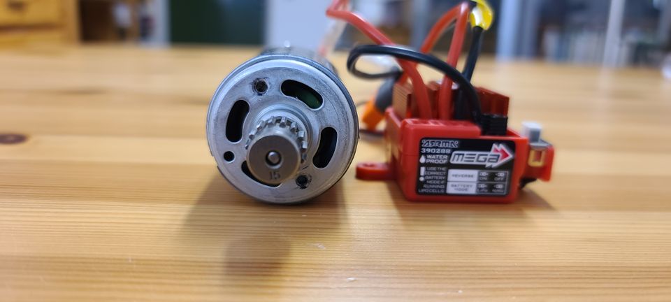 Neue Motor Regler Combo Brushed von Arrma Spektrum in Schwerte