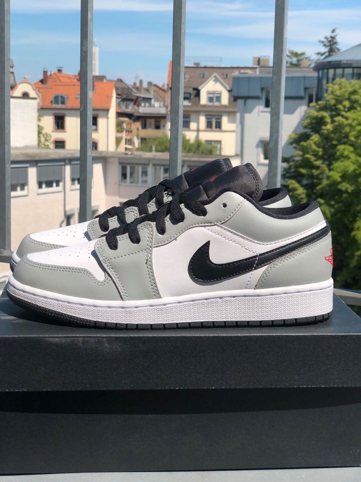 Jordan 1 Low light smoke grey GS EU 39 6.5Y in Frankfurt am Main