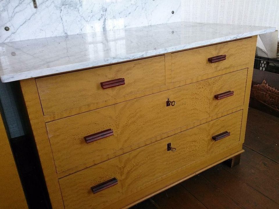 Kleiderschrank Schrank Kommode Marmor Art Deco 20er Jahre shabby in Hessisch Oldendorf