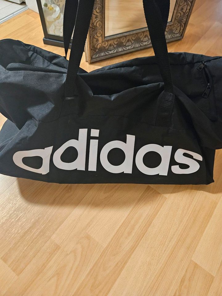 Adidas Reisetasche groß Neu 65 x 26 cm in Vaihingen an der Enz