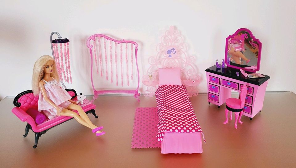 Barbie Möbel/Zubehör/Schlafzimmer/Wohnzimmer in Schwaigern