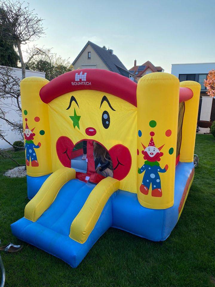 Vermiete Hüpfburg Clown 3,8m x 2,8m für 50€ pro Tag. in Braunschweig