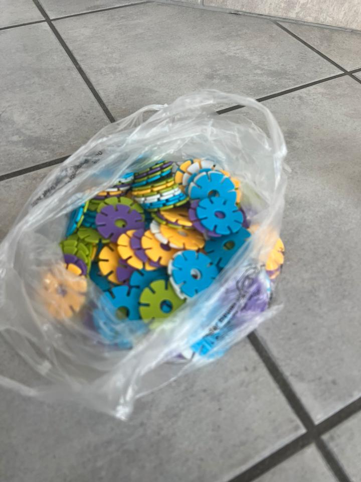 Spielzeug, Bausteine, Bausätze, Ansteckkreise zum Bauen Kinder in Norderstedt