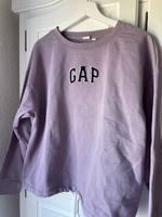 lilaner GAP Pullover mit Kordel unten und Schriftzug vorn Brandenburg - Hennigsdorf Vorschau