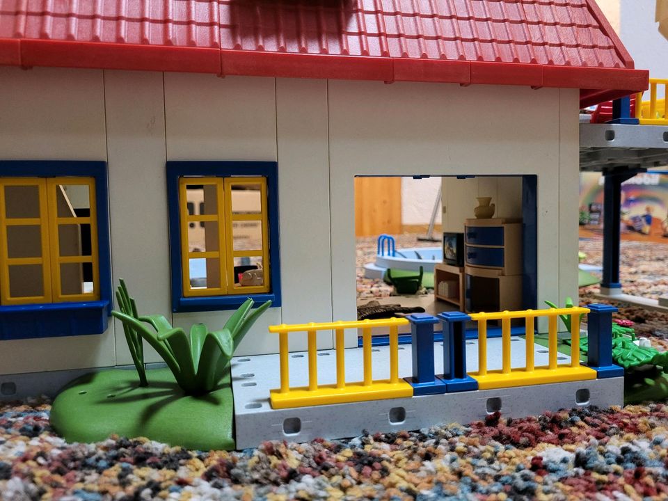 Playmobil Haus 3965 plus Erweiterung und Pool in Wiesbaden