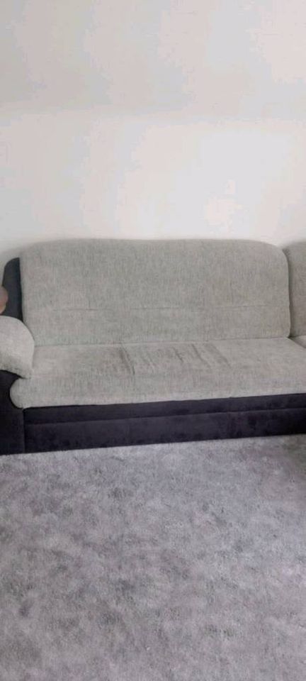 Sofa Couch mit Schlaffunktion - sehr bequem - Top in Offenburg