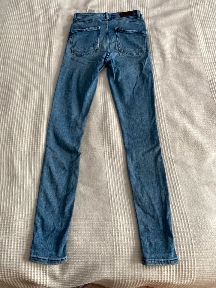 Only Jeans S (34) L32 blau in Wuppertal