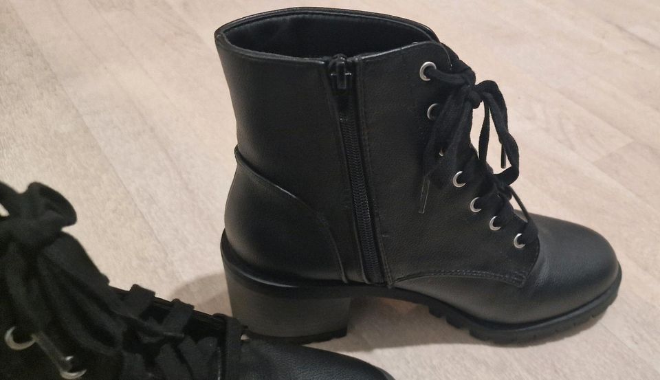 Damen Boots/Stiefeletten schwarz Neu in Essen