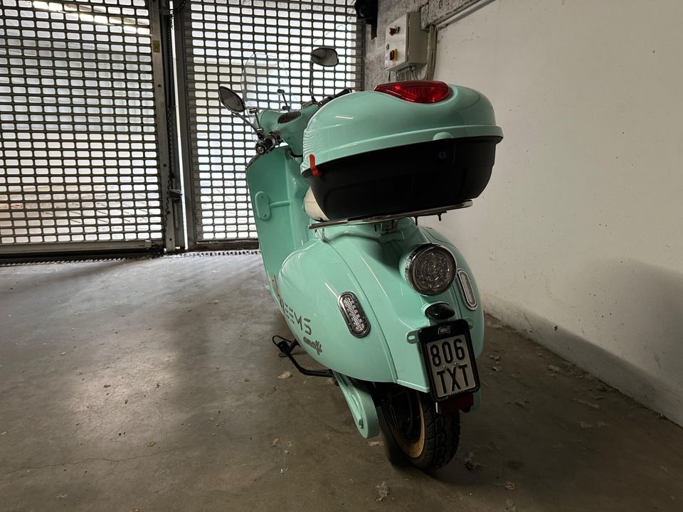 Wunderschöner Elektro Roller in Pistachio Green in Berlin