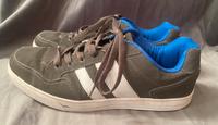 Graue Turnschuhe mit heller Sohle Bayern - Roth Vorschau