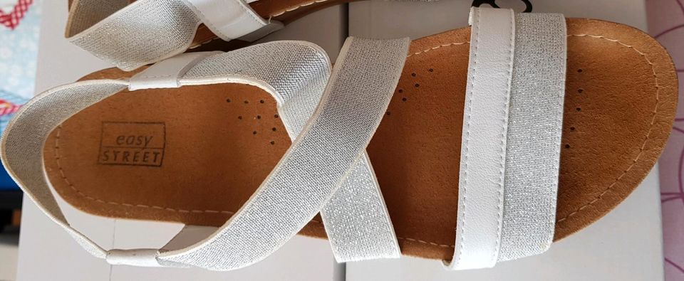 Weisse schöne Sandalen 40 neu in Witten