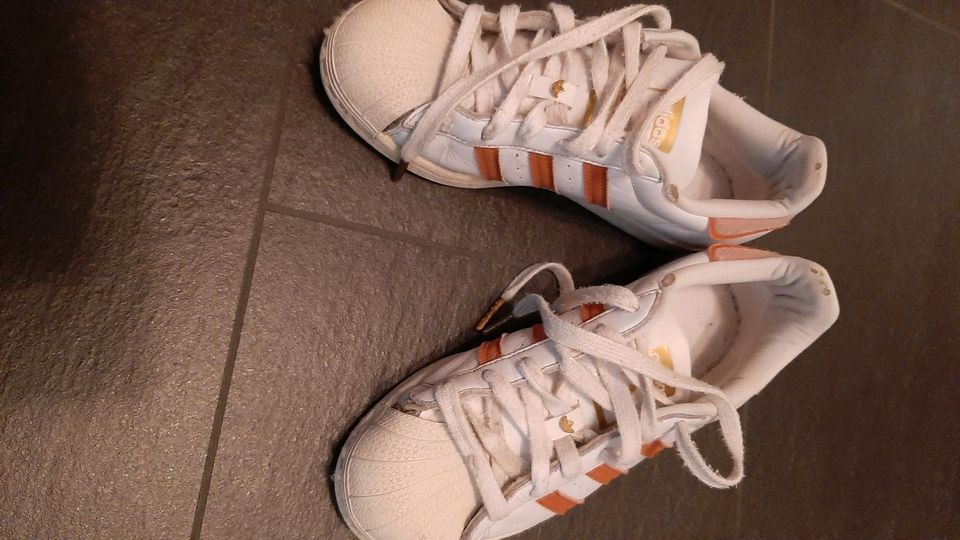 Adidas Schuhe nur Abholung in Asperg