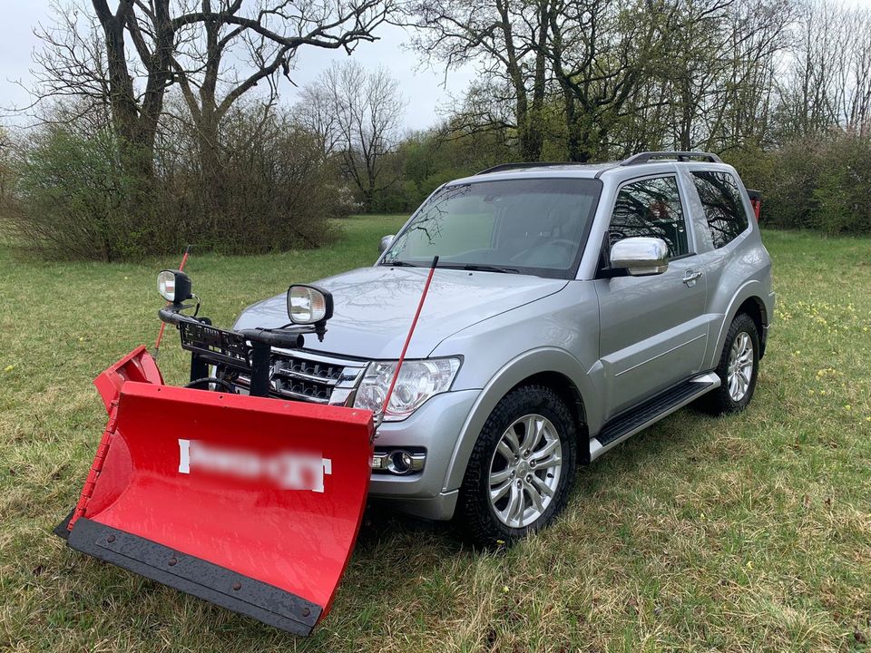 Mitsubishi Pajero 3,2 4WD TOP 3,5 Tonnen Anhängelast TÜV neu in Untermeitingen